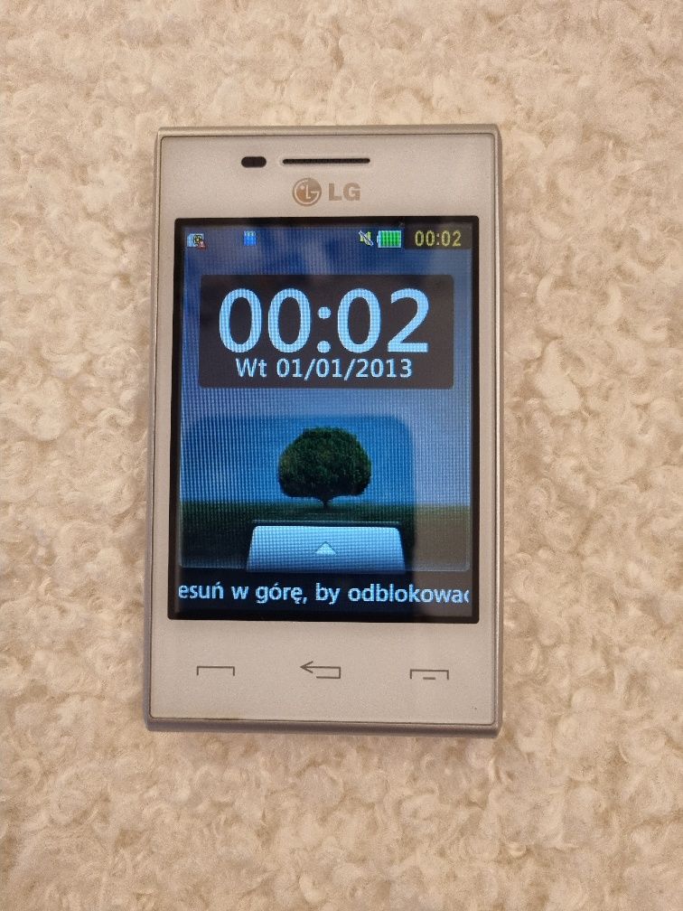 Telefon LG biało srebrny