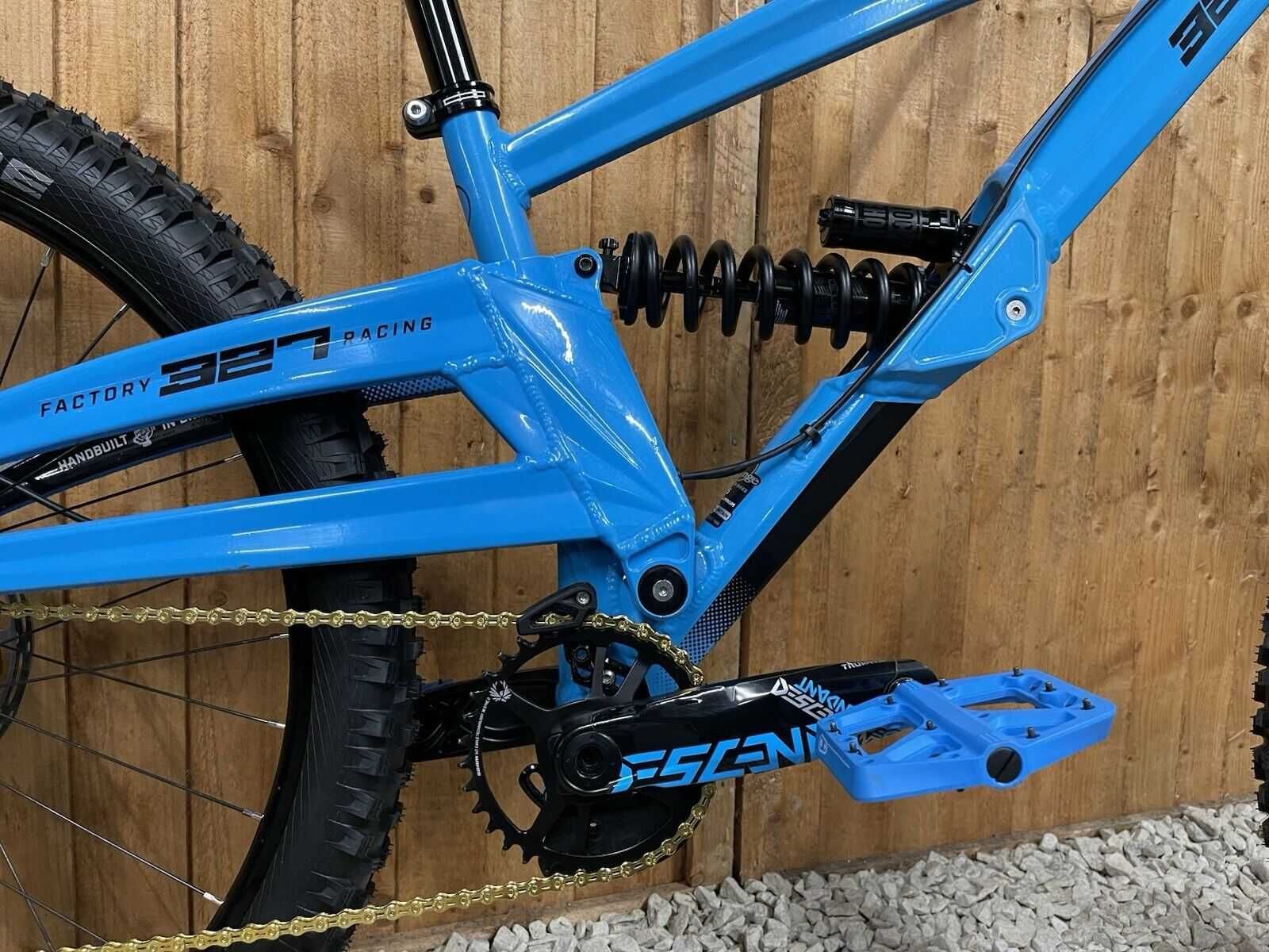 Bicicleta de Downhill Orange 327 RS com Suspensão Total
