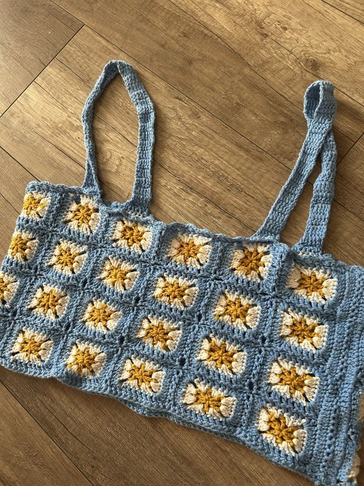 Ażurowy top w rozmiarze L