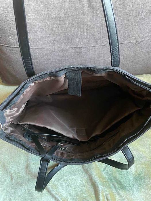 Сумка жіноча  чорного кольору з відділенням для ноутбука