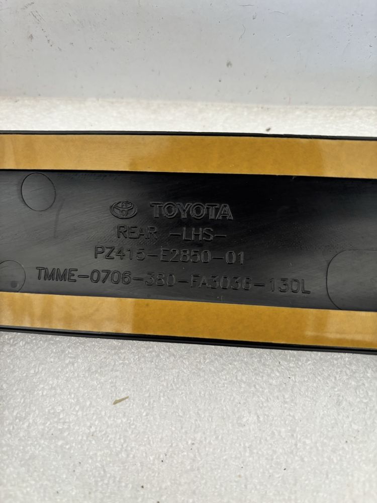 Toyota Auris listwa drzwi lewy tył lewa tylna nakładka nowa