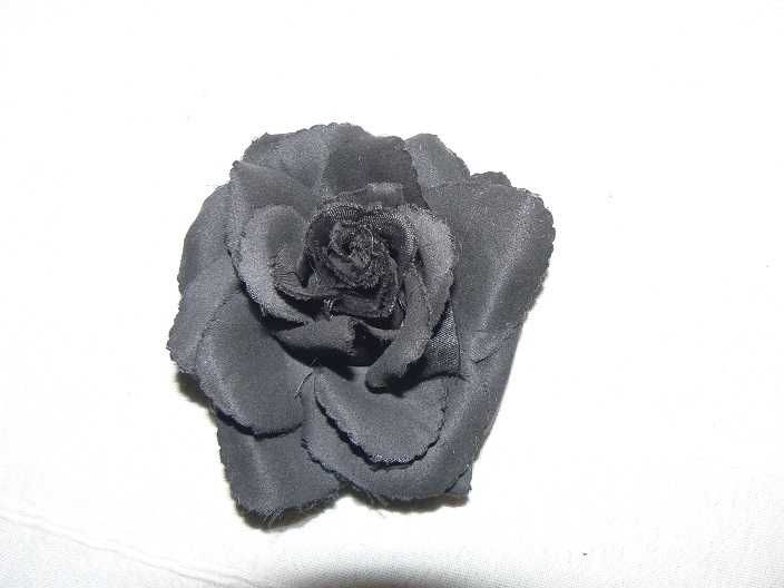 Czarna róża broszka przypinka spinka ozdoba do włosów i ubrań