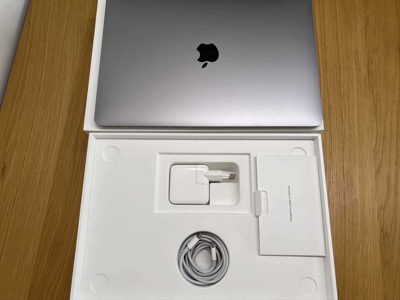 Apple MacBook Air 13" M1 2020 / 8GB RAM / 256GB SSD / Space Gray