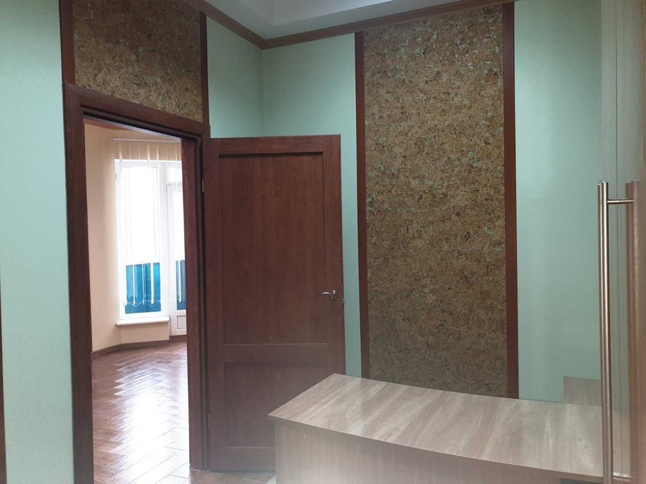 Здається в оренду офісне приміщення в м.Новояворівськ.