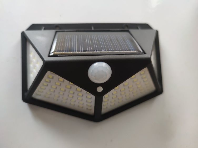4x lampa solarna z czujnikiem ruchu