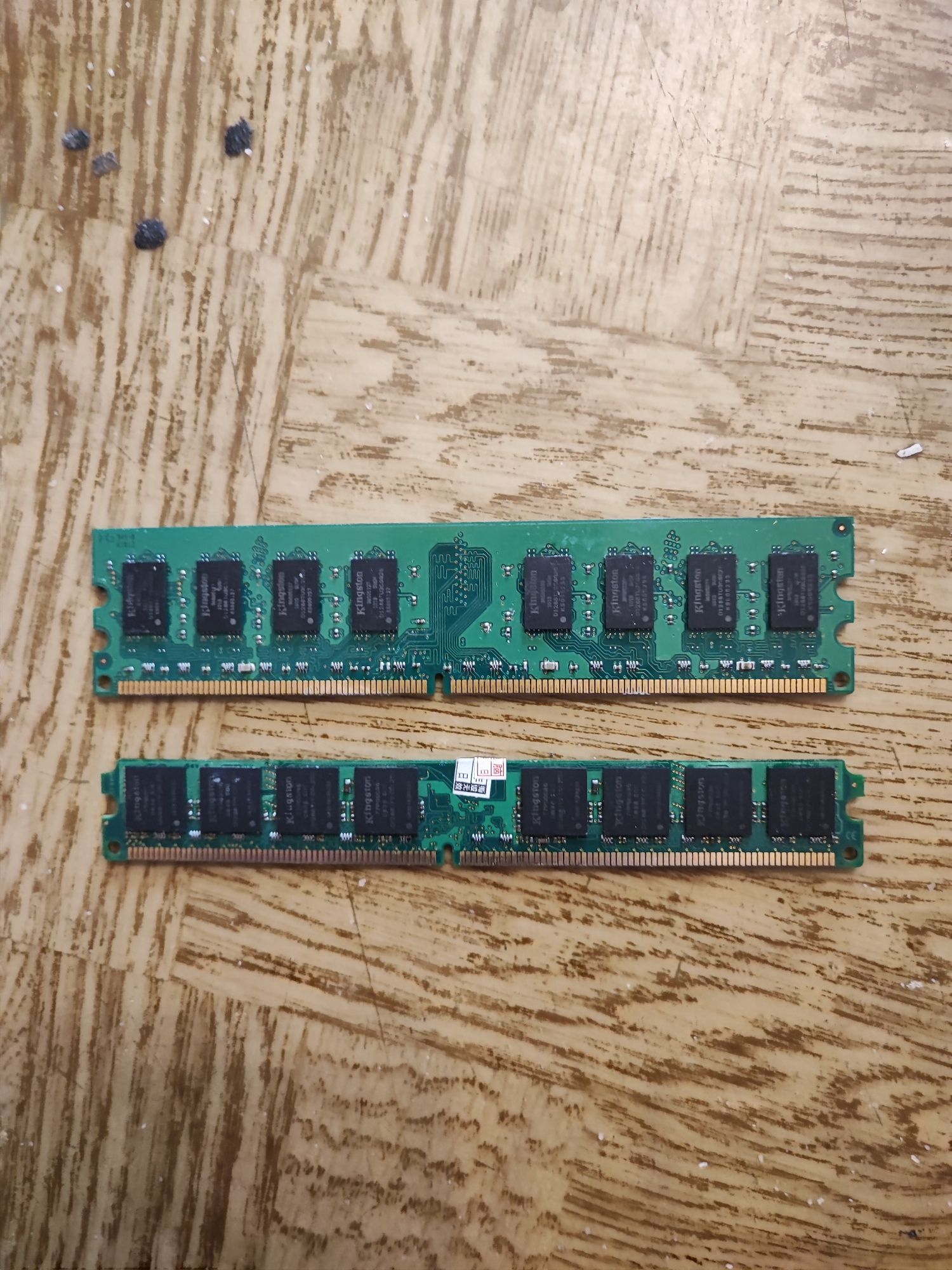Планки оперативной памяти DDR2 - 2 шт по 2 гб