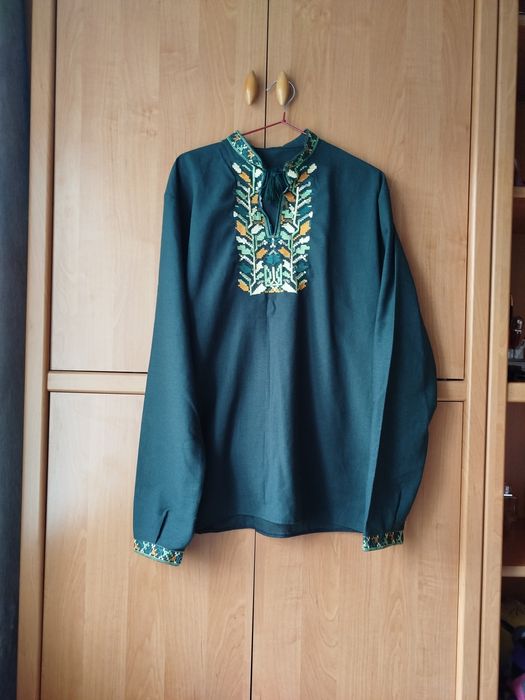 Вишиванки жіноча та чоловіча