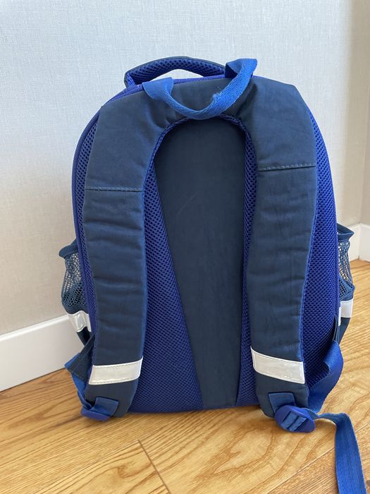 Шкільний ортопедичний рюкзак з підсвіткою та принтом машинки