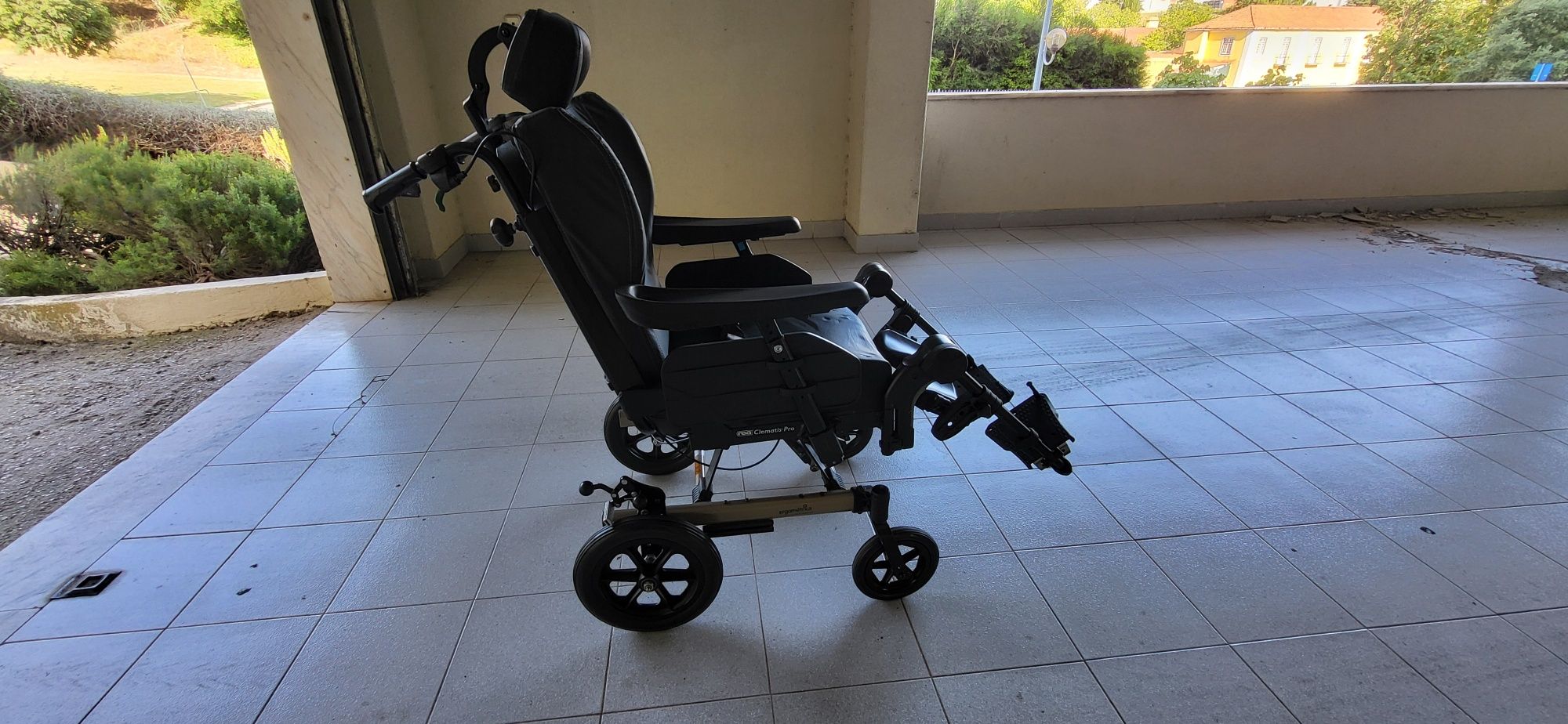 Cadeira de rodas Rea Clematis Pro Invacare extra conforto