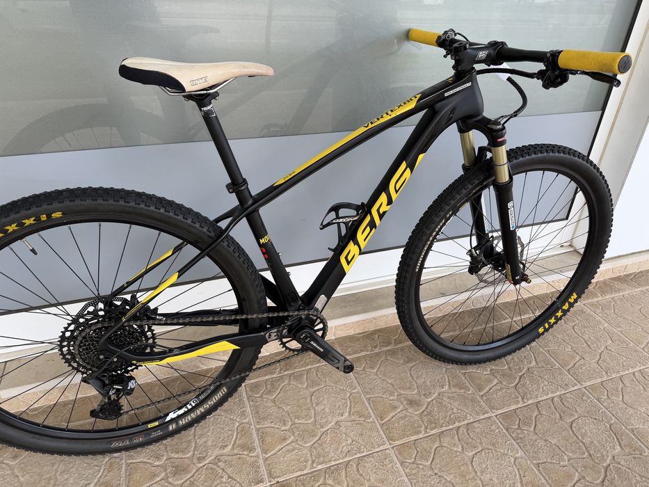 Bicicleta de BTT roda 29 - carbono