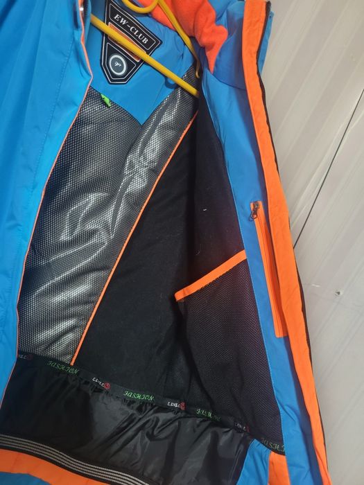 Куртка для катання на лижах або борді