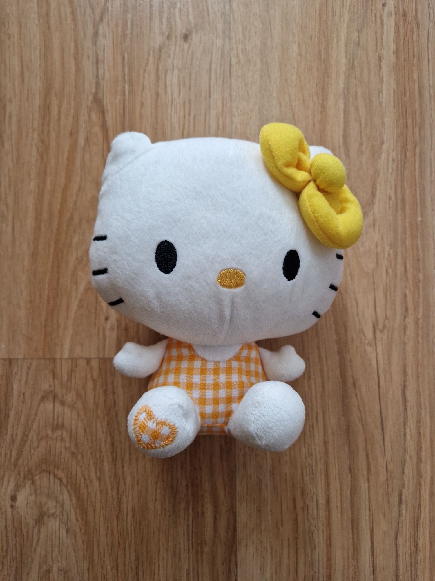 Hello Kitty Sanrio 2012 pluszak miś maskotka zabawka Helo Kity