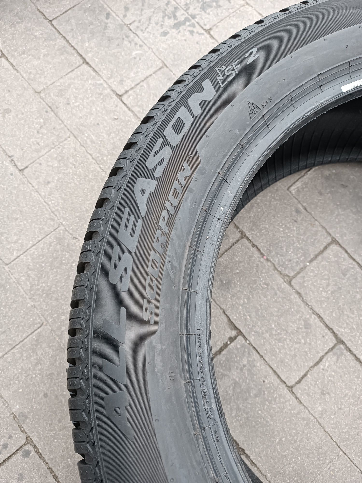 235/55R19 Pirelli All season SF2 M+S