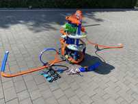 Zestaw Mattel Hot Wheels City GJL14 Mega Garaż Atak Dinozaura T-Rex