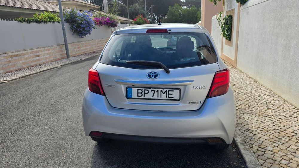Vendo um Toyota Yaris Hybrid