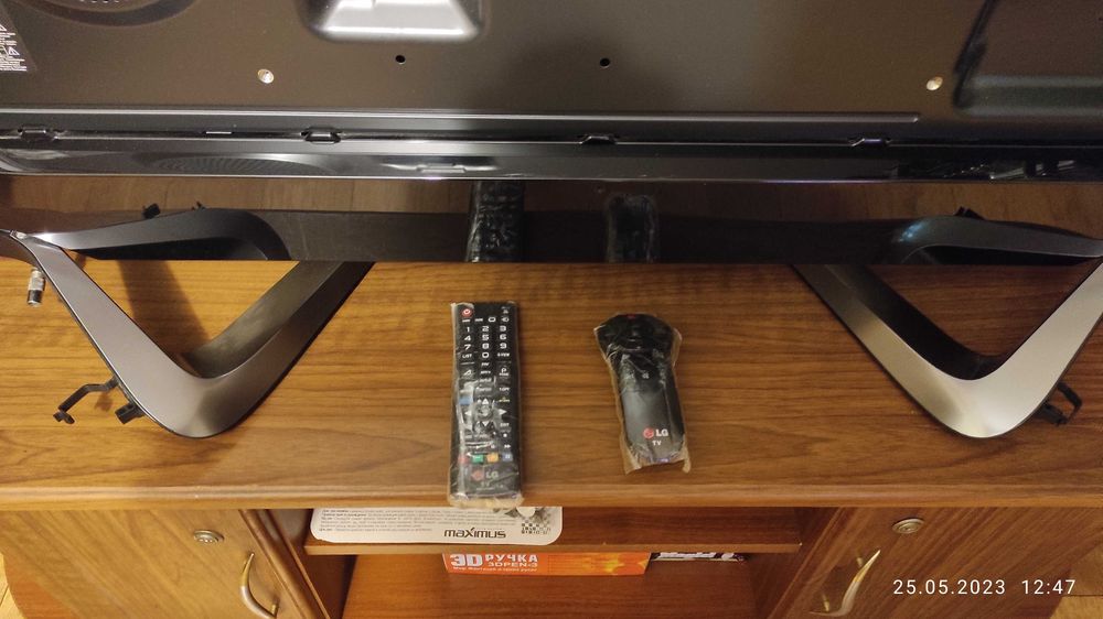LG LA690V-ZB Продам 3D телевизор