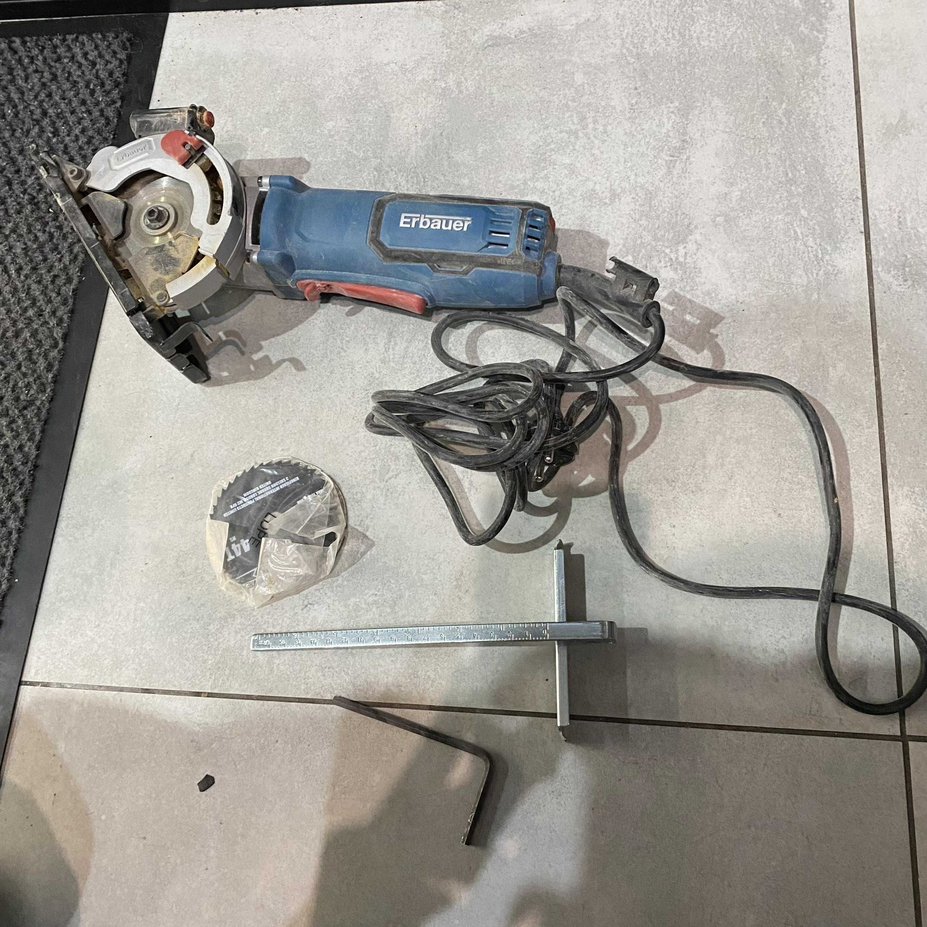 Pilarka Erbauer EMCS650 + Skrzynka