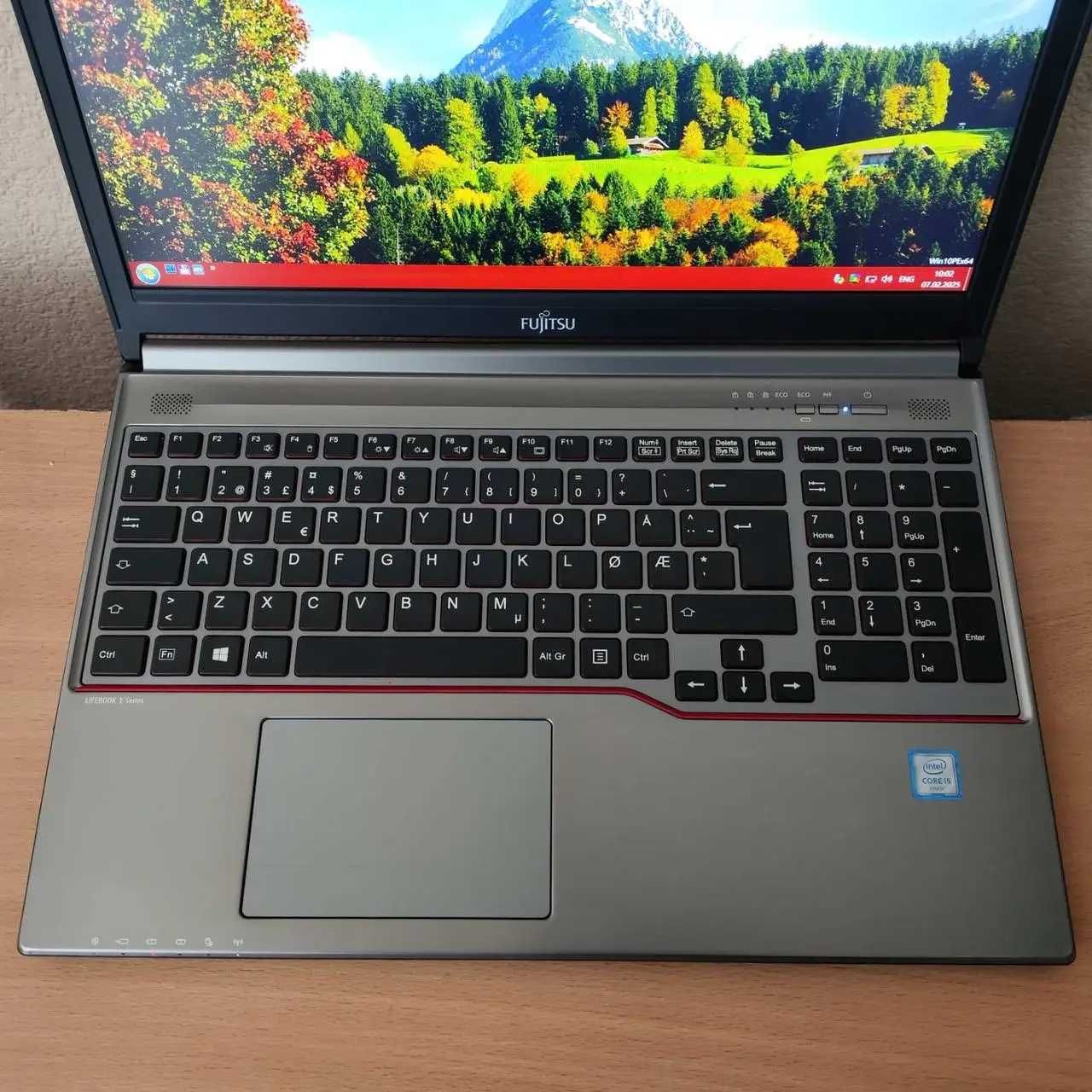 LIFEBOOK Fujitsu E756 15.6 FHD/IPS i5-6300u/8Gb DDR4/SSD256/HD520 HDMI