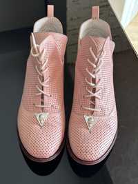 Рожеві черевеки з натуральноі шкіри