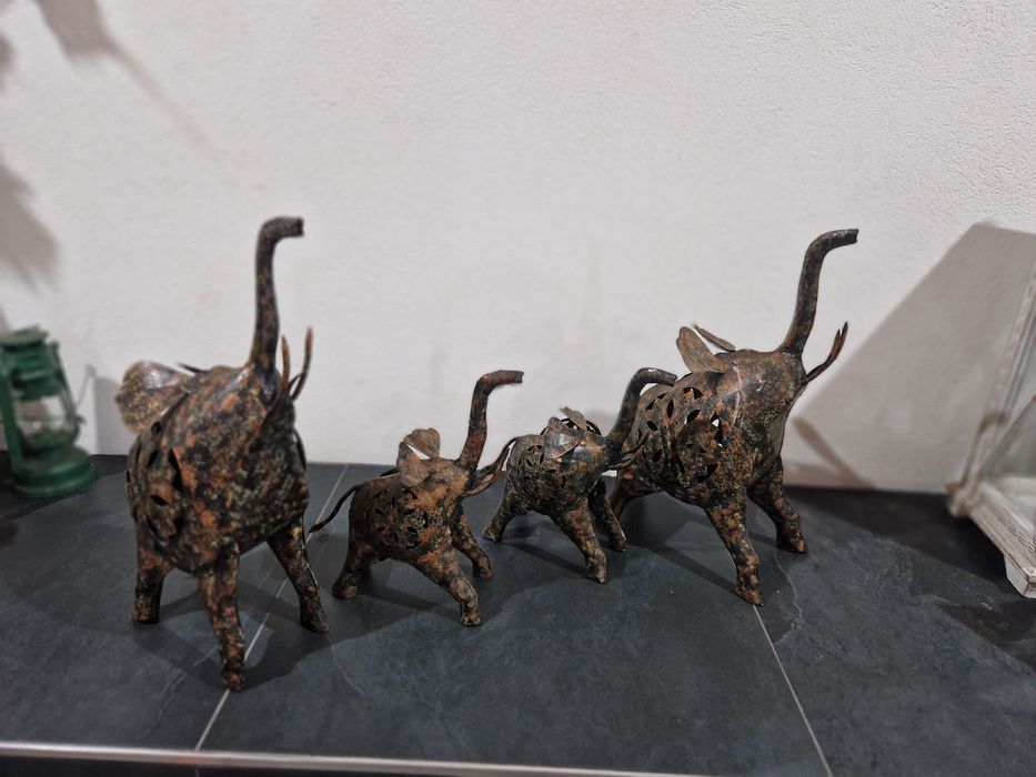 Castiçais em forma de elefante