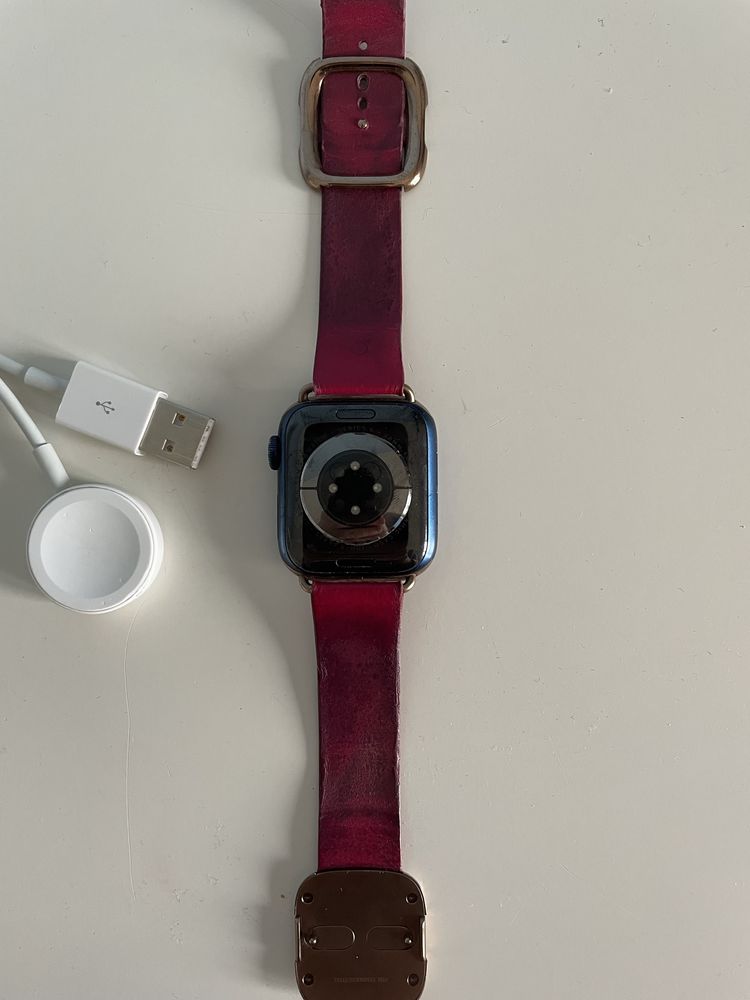 Apple watch Smartwatch 6. Generacji z oryginalnym paskiem i kablem