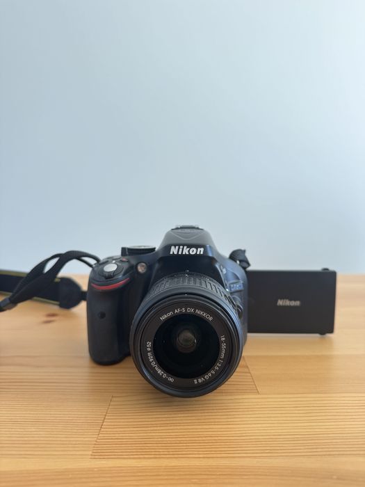 Máquina Fotográfica Nikon D5200 + Lente 18-55mm + Carregador + Bolsa