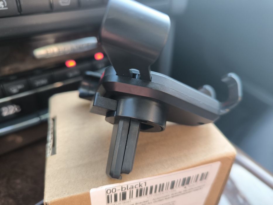 Тримач телефону в авто. Держатель телефона