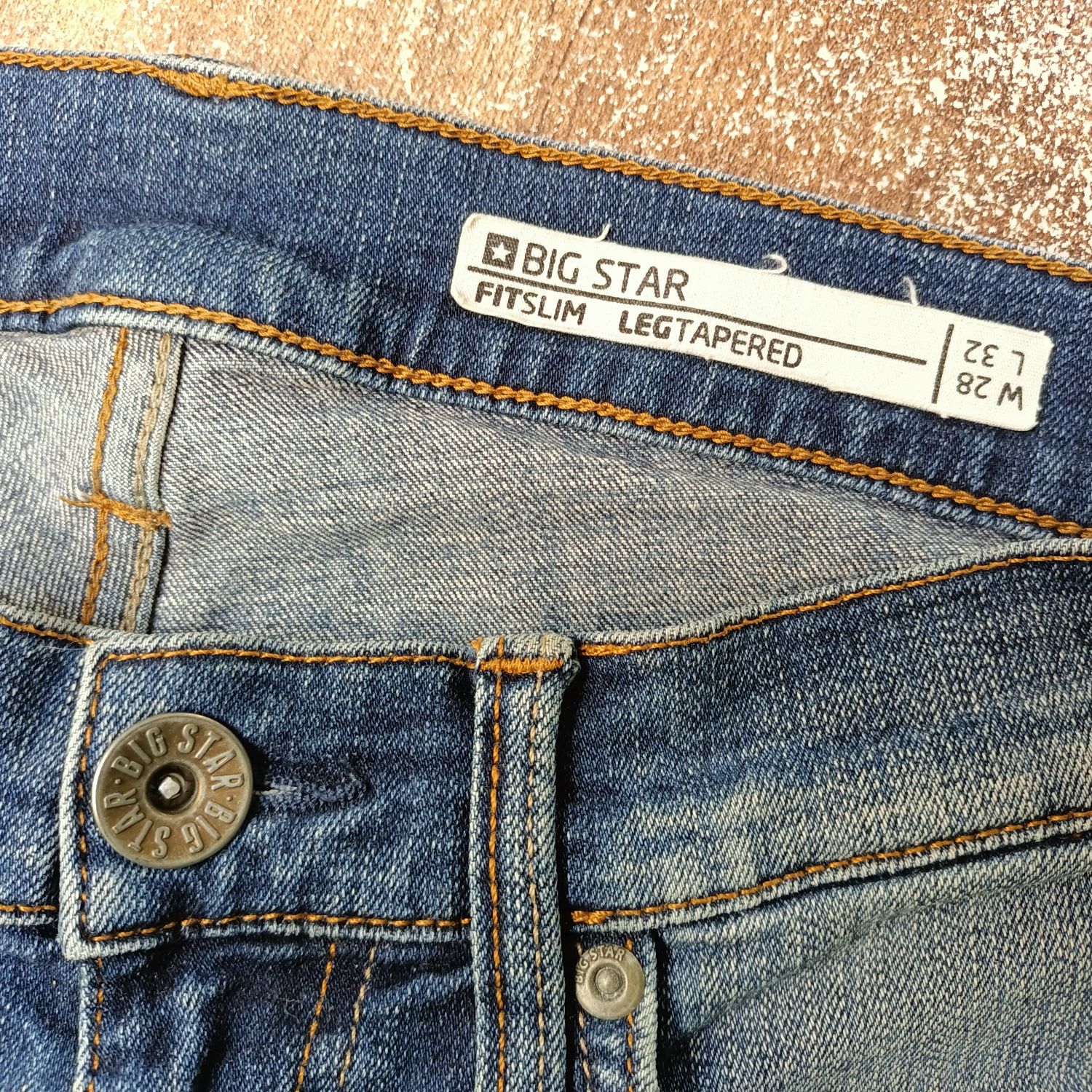 Slim fit W28 L32 spodnie jeansy z dziurami i przetarciami art okazja