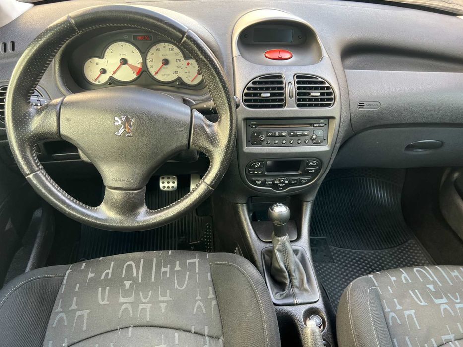 Peugeot 1.4 HDI Black and Silver - Muito económico