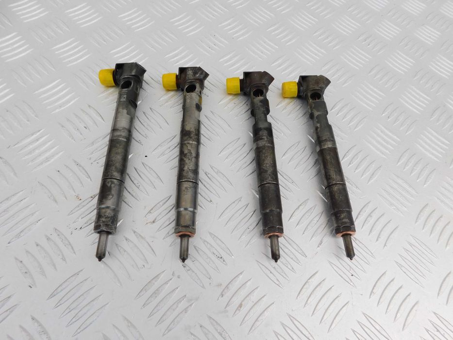 Wtryski wtryskiwacze paliwowe komplet 4 szt Sprinter W906 2.2 CDI 651