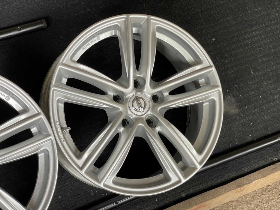 диски R17 7j ET45 5x114.3 dia66.1 NISSAN