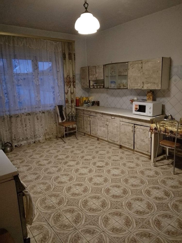 Продаю 2-х поверховий дім у м. Дунаівці Хмельницькоі області