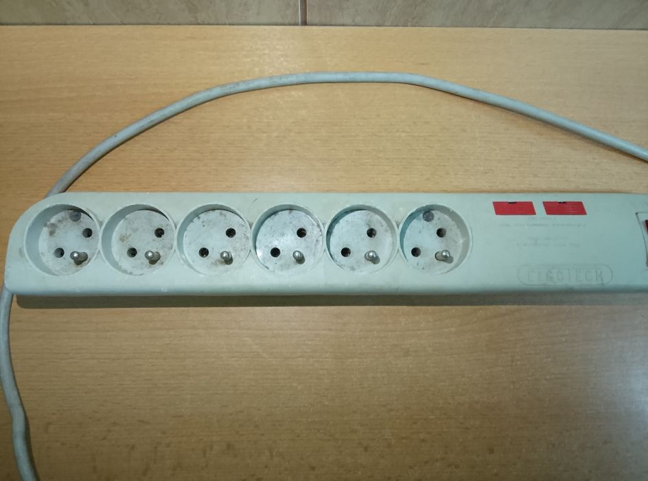 Przedłużacz rozdzielacz Elgotech na 6 gniazd 1,5 m