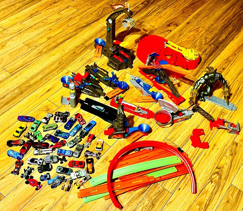 Hot Wheels MIX 40 Autek + Zestawy
