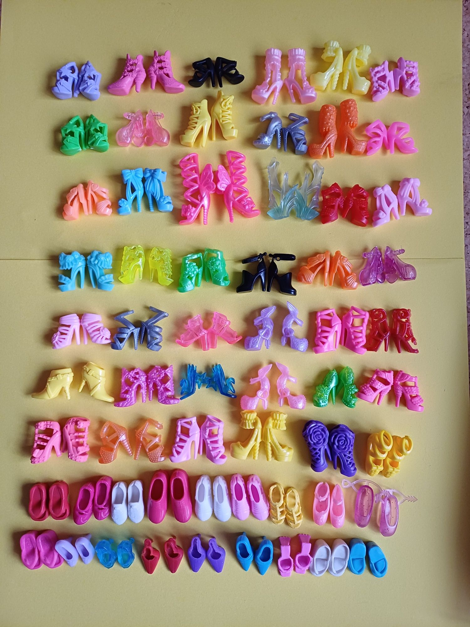 Sapatos para bonecas barbie. Novos. 1,25€ cada