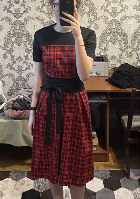 плаття червоне в клітинку