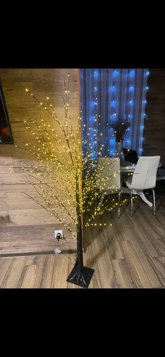 Продам деревце і гірлянду на вікно, 3*2, деревце деякі гілки не світят