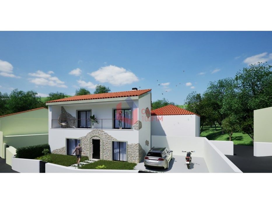 Moradia térrea para reconstrução até mais um piso, com 3 quartos em...