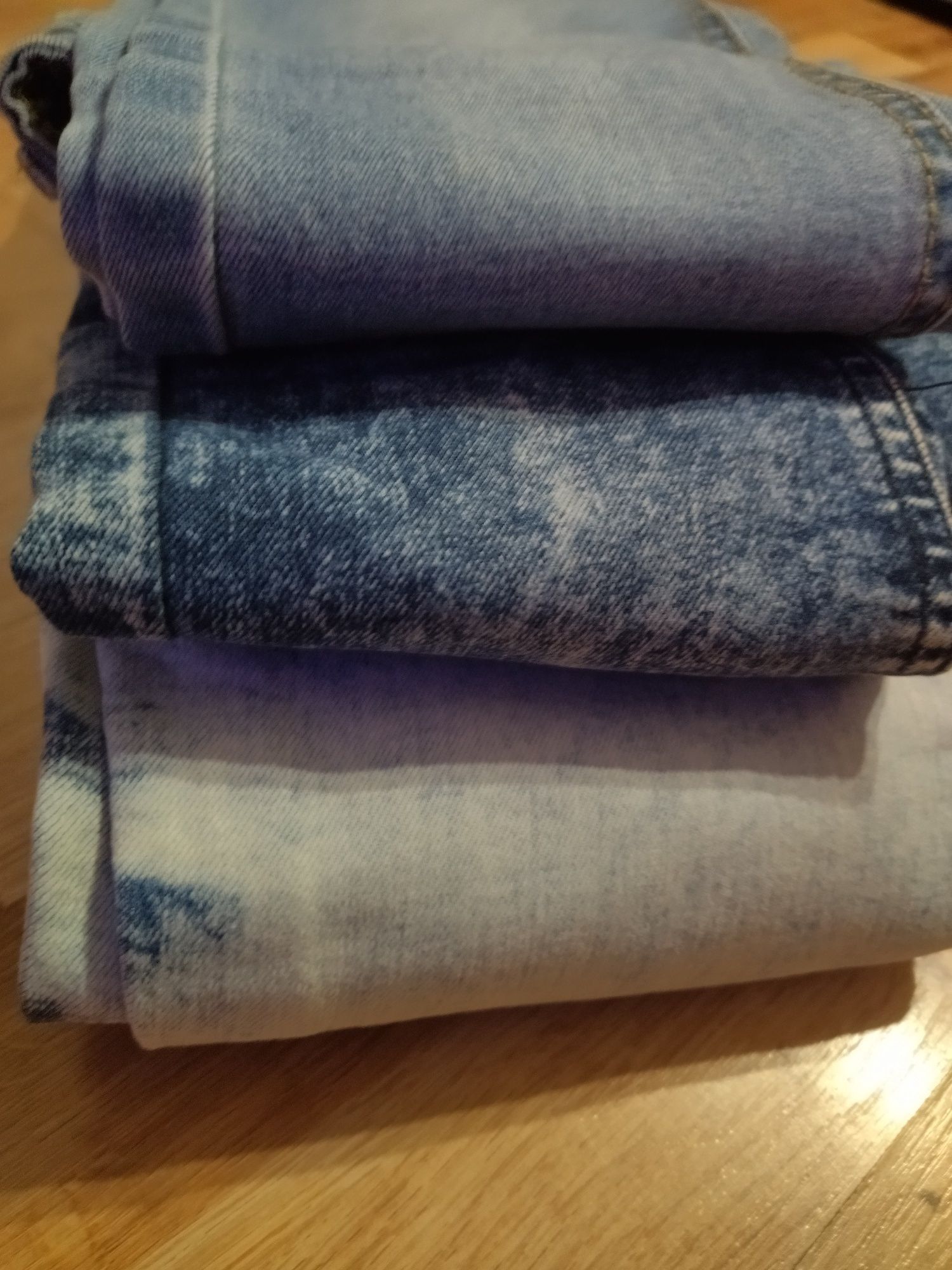 3 pary firmowych jeansów 146
