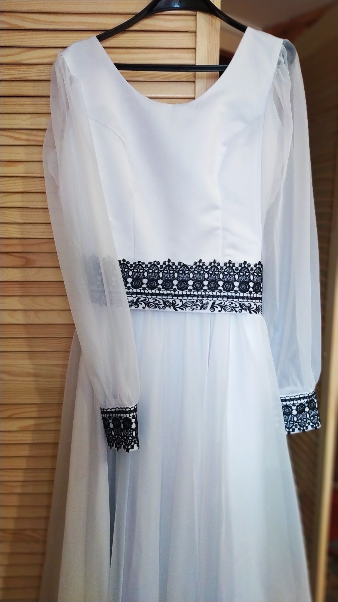 Весільне біле плаття