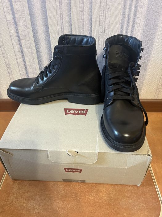 Взуття, черевики, чоботи Levi's Levi Strauss & Co розмір 41
