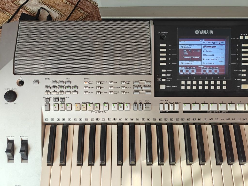 Синтезатор Yamaha PSR-S710