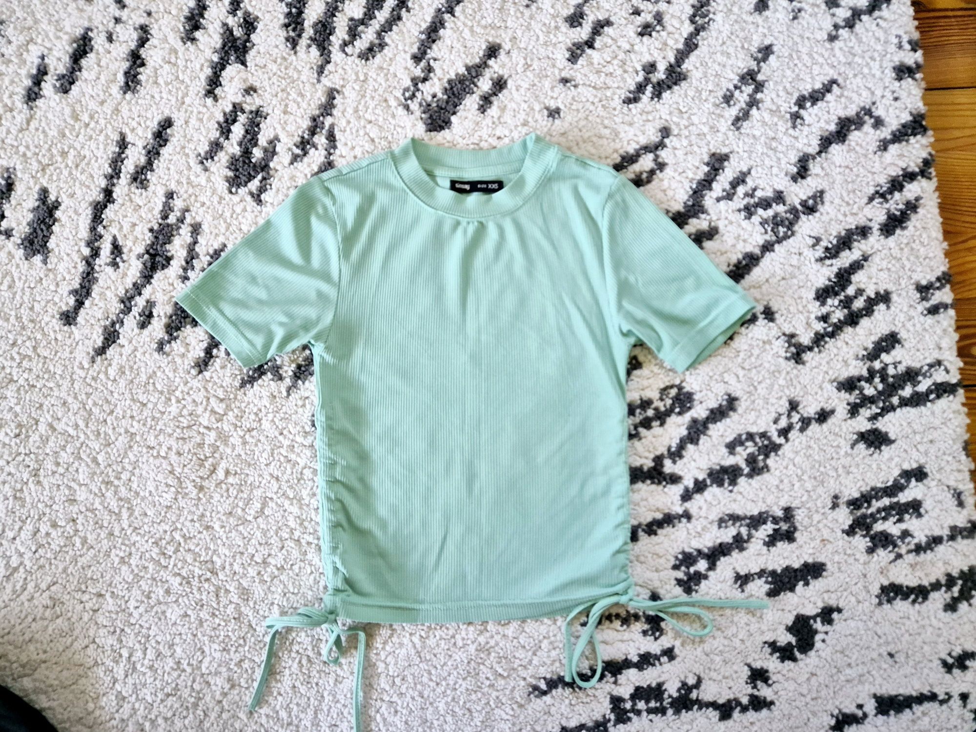 Zielony miętowy top XXS 32 Sinsay koszulka bluzka prążki  T-shirt