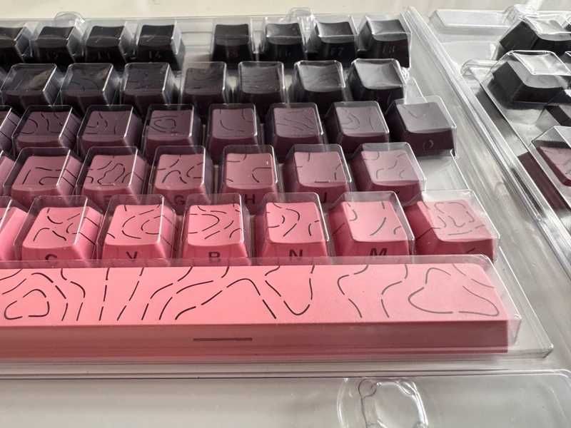 Różowo-Czarne Keycapsy Nakładki na klawiaturę