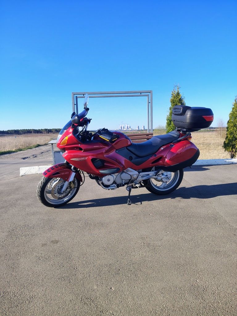Мотоцик Honda Deauville 650