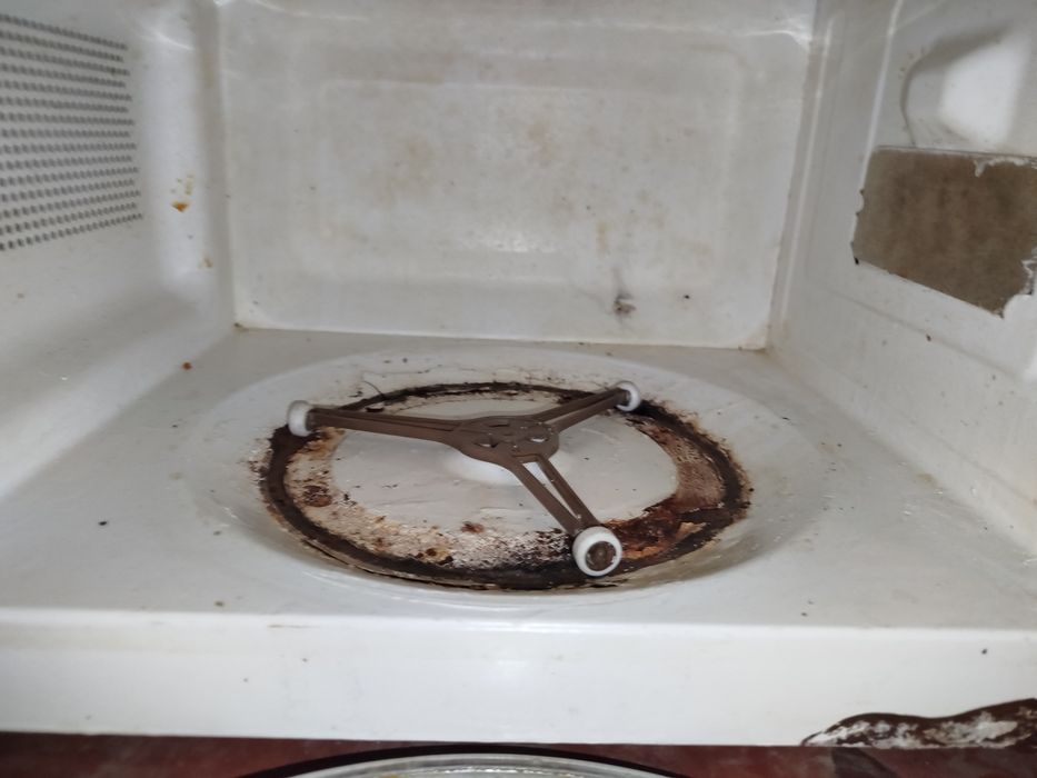 Мікрохвильова піч Elenberg