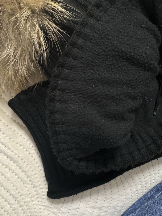 Зимова шапка з натуральним пампоном