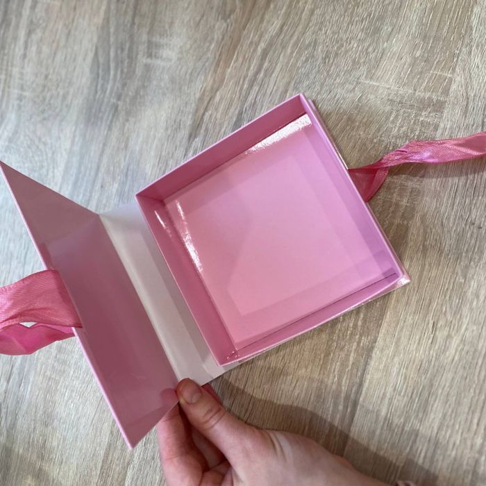 Подарункова коробка з стрічкою 13*12,5 см