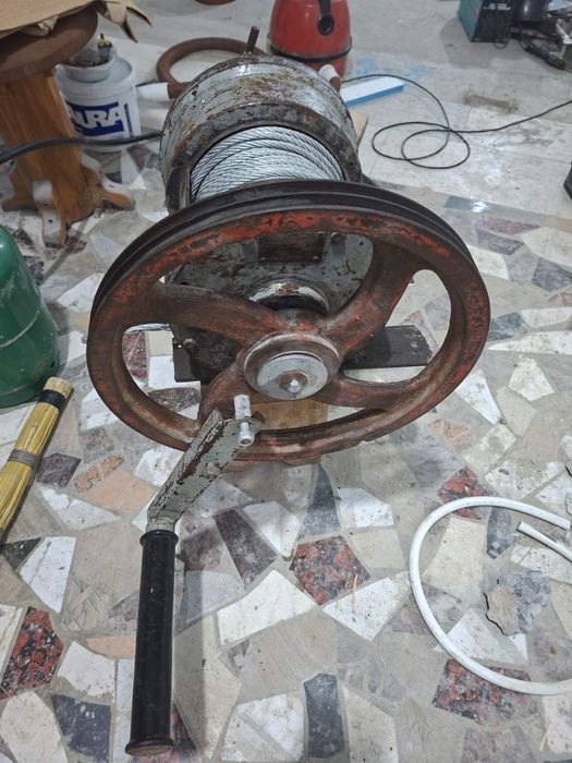 Лебедка корабельная примерно 1 к 10