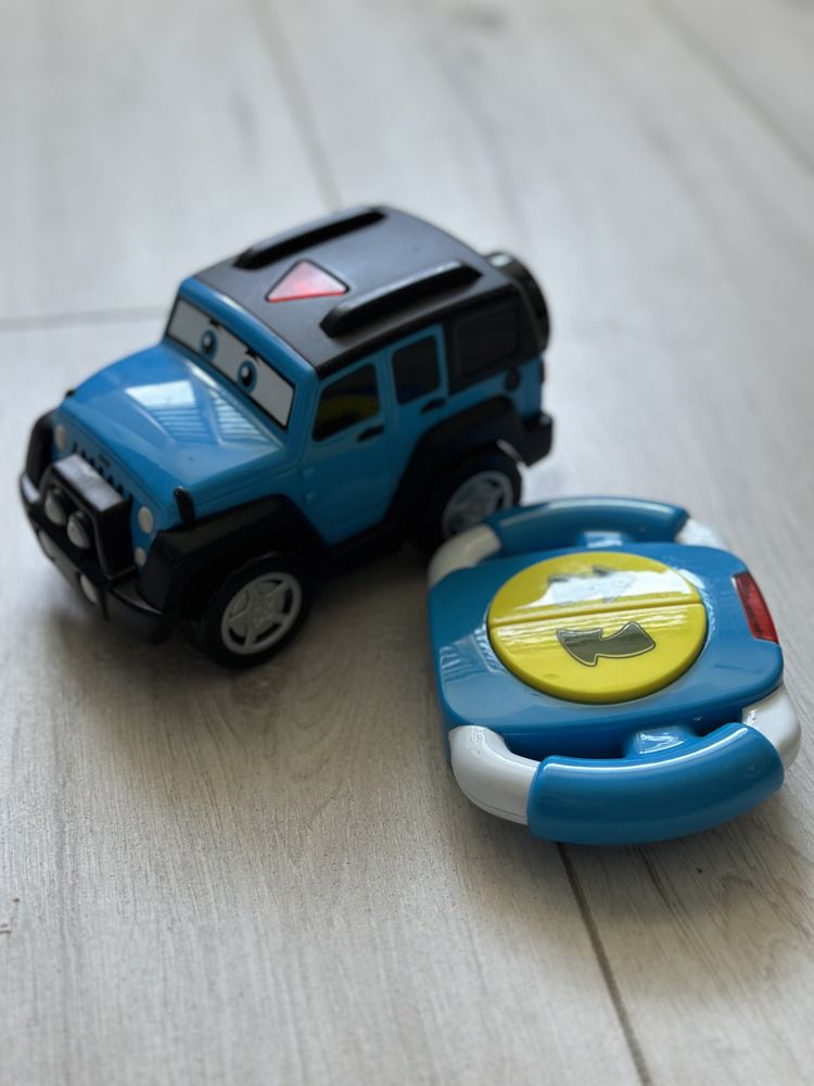 Машина Junior Jeep на пульте управления